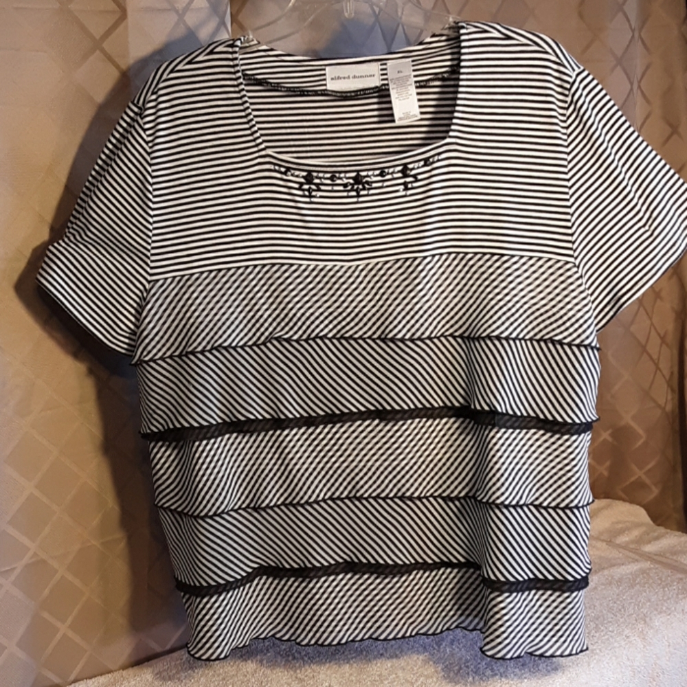 Alfred Dunner ruffle front top